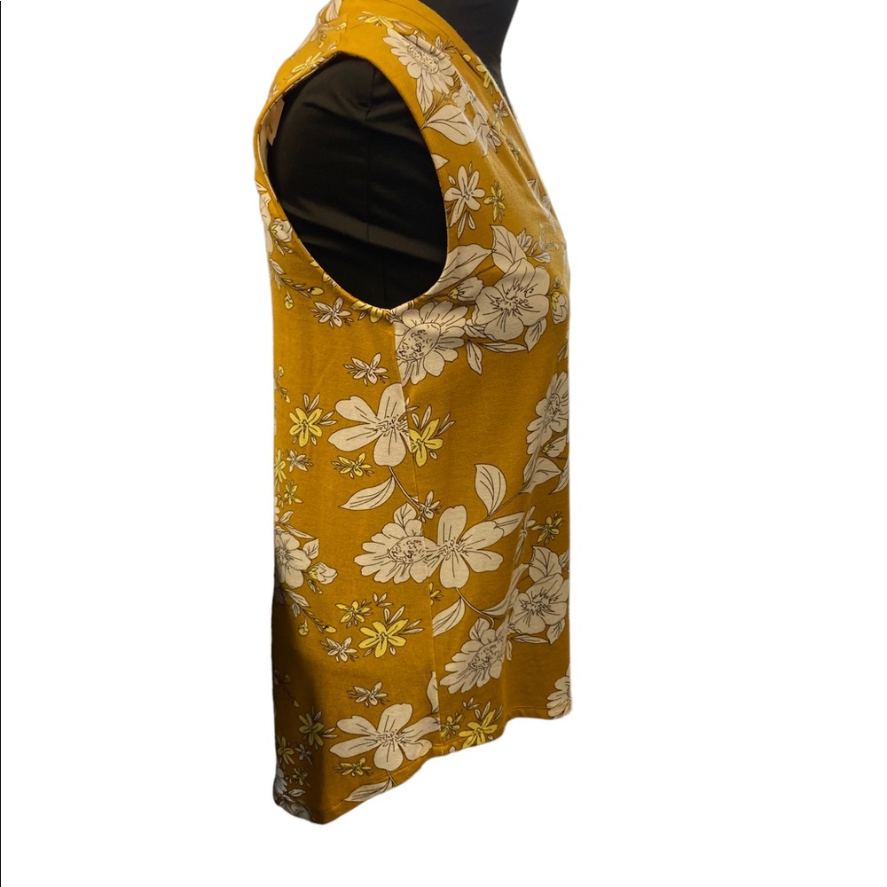 Premise Sleeveless Top - Picture 8 of 8